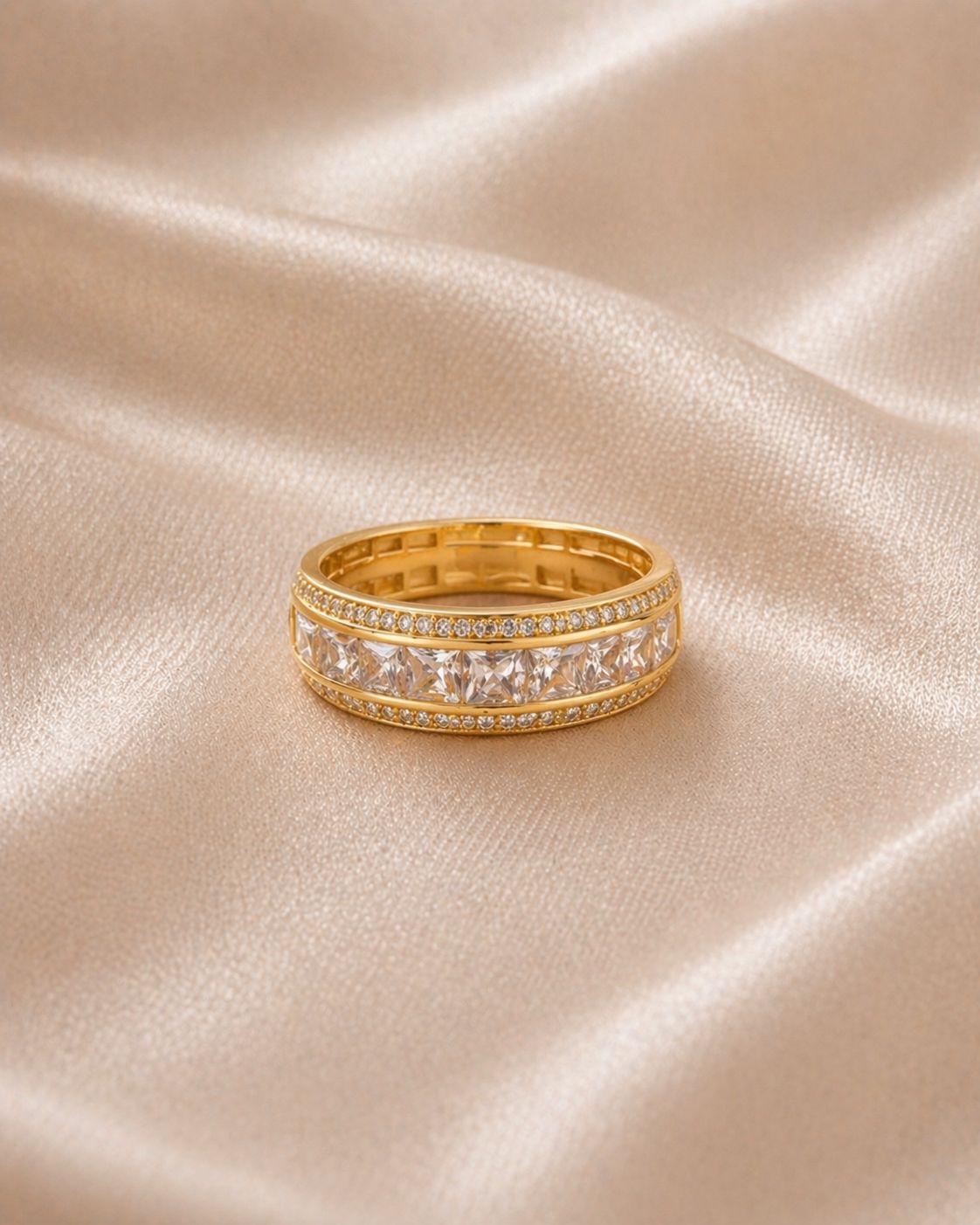 Anel Cravejado Dourado